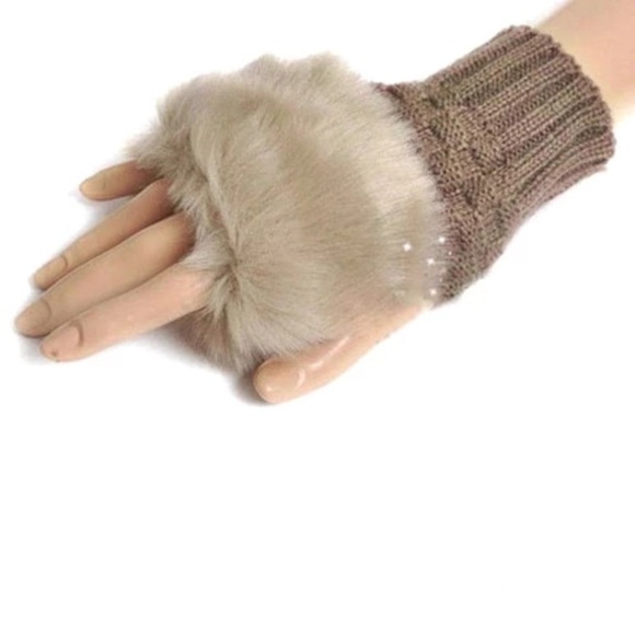 Fingerless Knit Gloves Faux Fur - Picture 3 of 4